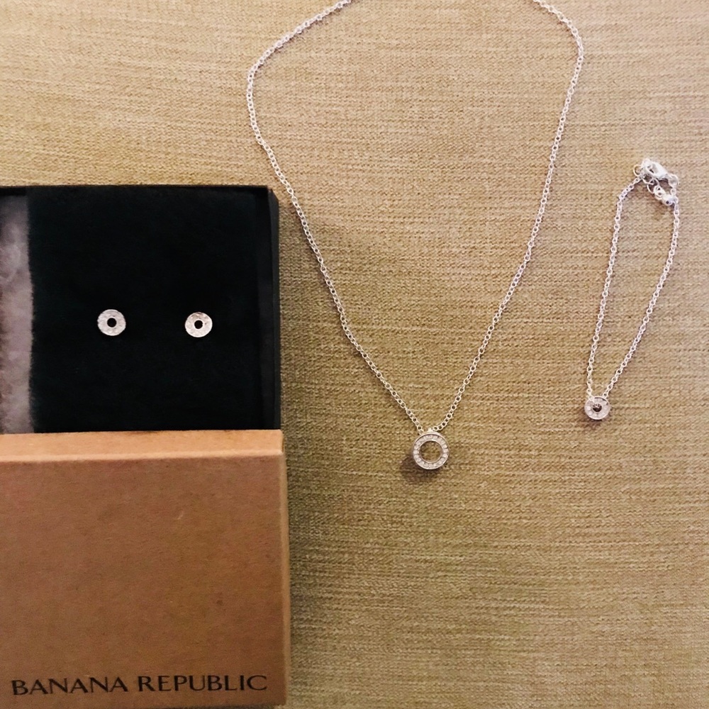 Banana republic necklace/earrings/bracelet set